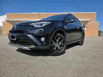 Usata Toyota RAV4 Hybrid Lounge 155 CV (114 kW) 2017 Nero SUV