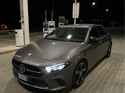Usata Mercedes A180 Premium 116 CV (85 kW) 2018 Grigio Berlina