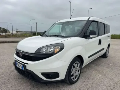 Usata Fiat Doblò Lounge 120 CV (88 kW) 2022 Bianco Monovolume