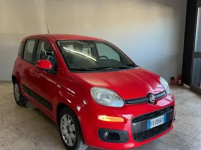 Begagnad Fiat Panda Lounge 95 HK (69 kW) 2018 Röd Halvkombi