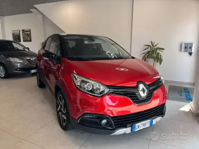 Usata Renault Captur Intens 90 CV (66 kW) 2018 Rosso SUV