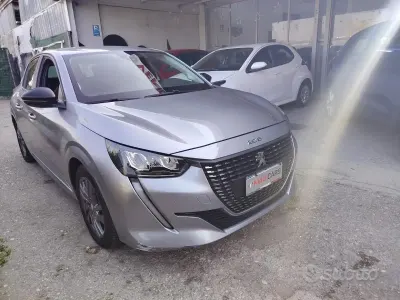 Usata Peugeot 208 GT 101 CV (74 kW) 2022 Grigio Utilitaria