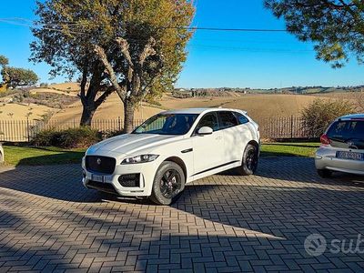Begagnad Jaguar F-Pace R-Sport 179 HK (131 kW) 2016 Vit SUV