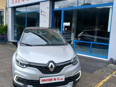 Usata Renault Captur 90 CV (66 kW) 2019 Argento SUV