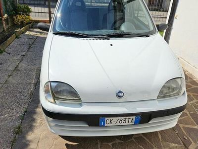 usata Fiat 600 bianca del 2004