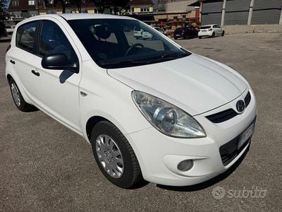 Usata Hyundai i20 Comfort 78 CV (57 kW) 2009 Bianco Utilitaria