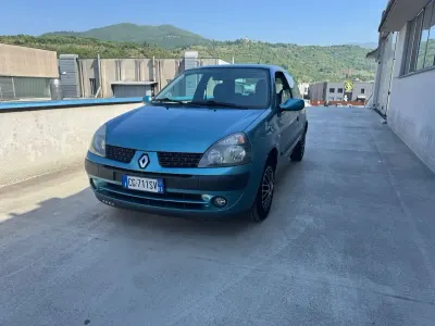Usata Renault Clio II Privilege 75 CV (55 kW) 2003 Blu/azzurro Berlina