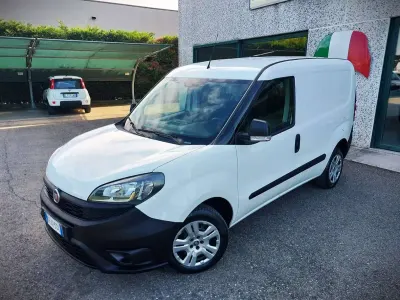 Usata Fiat Doblò Lounge 95 CV (69 kW) 2021 Bianco Monovolume