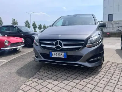 Usata Mercedes B180 Premium 109 CV (80 kW) 2015 Grigio Utilitaria