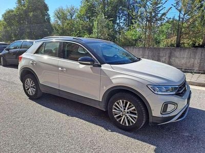 Usata VW T-Roc Life 110 CV (80 kW) 2022 Beige SUV