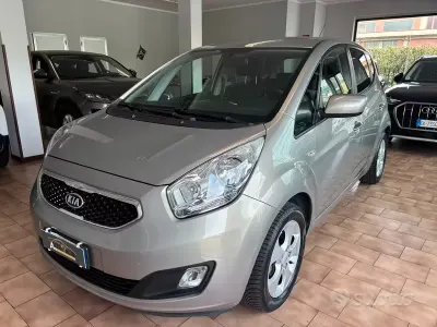 Usata Kia Venga 90 CV (66 kW) 2012 Grigio Utilitaria