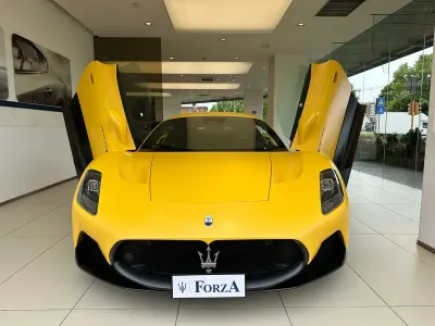 Usata Maserati MC20 630 CV (463 kW) 2023 Giallo genio matte Berlina