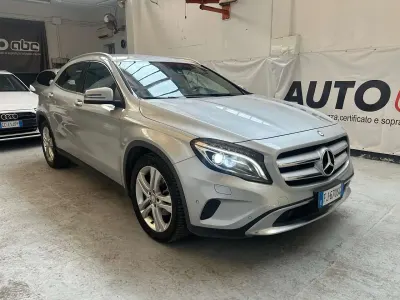 Usata Mercedes GLA200 136 CV (100 kW) 2017 Argento SUV