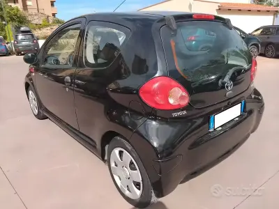 Usata Toyota Aygo 68 CV (50 kW) 2008 Nero Utilitaria