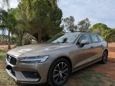 Usata Volvo V60 Momentum 150 CV (110 kW) 2019 Station wagon