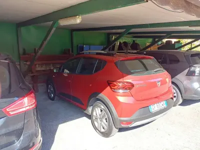 Usata Dacia Sandero Comfort 101 CV (74 kW) 2021 Rosso Berlina