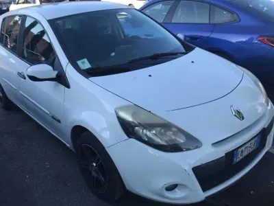 Usata Renault Clio II 72 CV (52 kW) 2010 Bianco Berlina