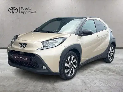 Usata Toyota Aygo X Trend 72 CV (52 kW) 2024 Oro SUV