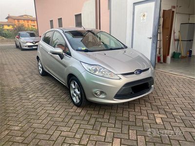 Usata Ford Fiesta Titanium 82 CV (60 kW) 2011 Grigio Berlina