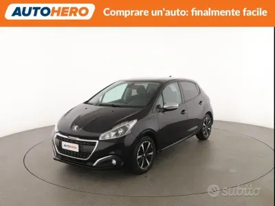 Usata Peugeot 208 Signature Sky 83 CV (61 kW) 2019 Nero Utilitaria
