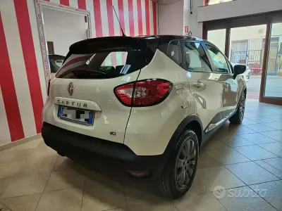Usata Renault Captur 90 CV (66 kW) 2015 Beige SUV