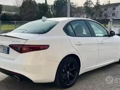 Usata Alfa Romeo Giulia 150 CV (110 kW) 2018 Bianco Berlina