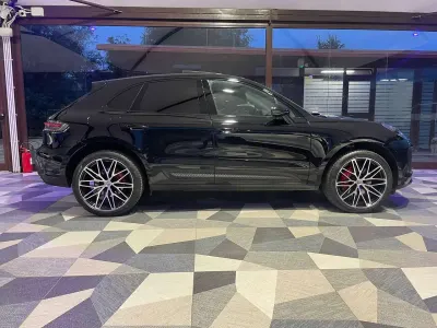 Usata Porsche Macan 381 CV (280 kW) 2023 Nero tiffany metallizzato SUV