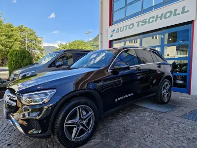 Usata Mercedes GLC220 194 CV (142 kW) 2019 Obsidianschwarz  metalliclack SUV