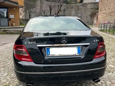 Usata Mercedes C320 224 CV (164 kW) 2008 Nero Berlina