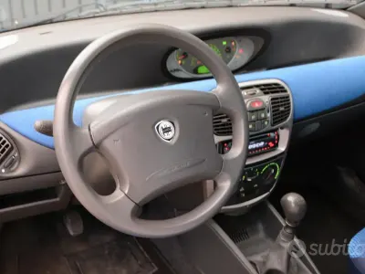 Gebraucht Lancia Ypsilon 60 PS (44 kW) 2003 Blau Kleinwagen