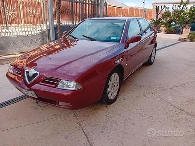 Usata Alfa Romeo 166 Distinctive 136 CV (100 kW) 2000 Rosso Berlina