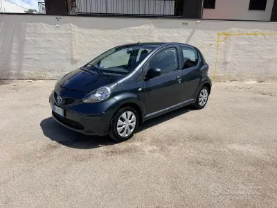 Usata Toyota Aygo Sol 54 CV (39 kW) 2006 Grigio Utilitaria