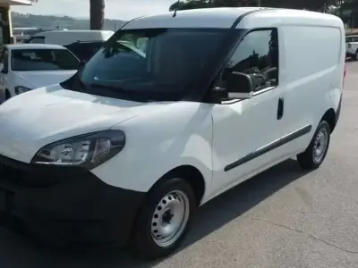 Usado Fiat Doblò Easy 95 HP (69 kW) 2021 Branco Monovolume
