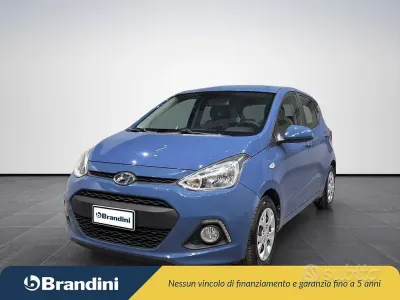 Usata Hyundai i10 67 CV (49 kW) 2016 Blu pastello Utilitaria