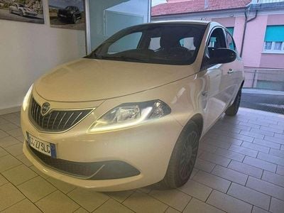 Usata Lancia Ypsilon Silver 69 CV (50 kW) 2021 Grigio Utilitaria