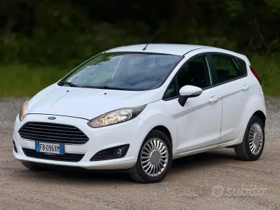 Usado Ford Fiesta 95 CV (69 kW) 2016 Blanco Utilitario