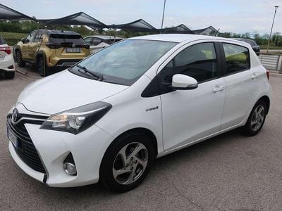 Gebraucht Toyota Yaris Hybrid Active 73 PS (53 kW) 2017 Weiß Limousine
