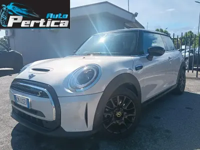 Usata Mini Cooper SE 75 kW (102 CV) 2022 Argento Utilitaria