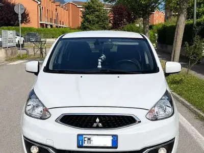 Usata Mitsubishi Space Star Intense 71 CV (52 kW) 2017 Bianco Utilitaria