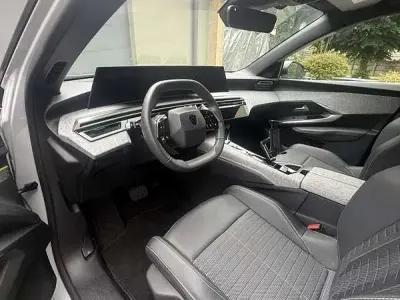 Usata Peugeot e-3008 Allure 103 kW (141 CV) 2025 SUV