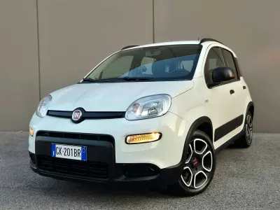 Usata Fiat Panda Sport 69 CV (50 kW) 2022 Bianco Utilitaria