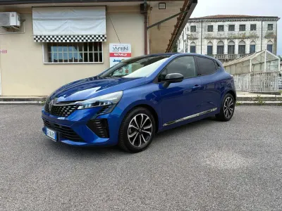 Usata Renault Clio V Techno 91 CV (66 kW) 2025 Blu iron Berlina