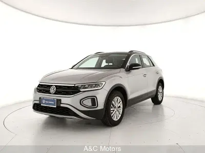 Usata VW T-Roc Life 116 CV (85 kW) 2025 Argento SUV