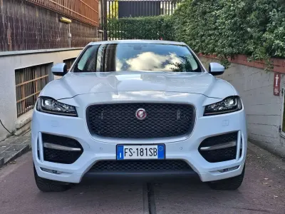Begagnad Jaguar F-Pace R-Sport 300 HK (220 kW) 2018 Vit SUV
