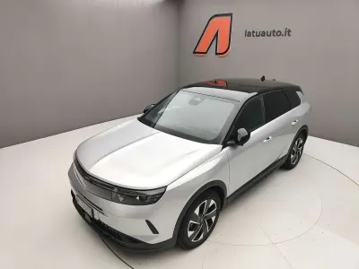 Usata Opel Grandland X 145 CV (106 kW) 2025 Kristall silver / tetto nero SUV