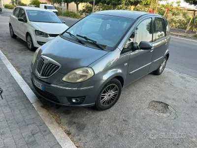 Usata Lancia Musa 120 CV (88 kW) 2011 Grigio Monovolume