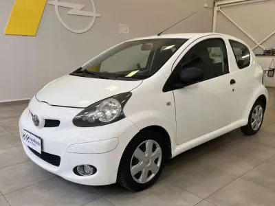 Usata Toyota Aygo Connect Style 68 CV (50 kW) 2011 Bianco Utilitaria