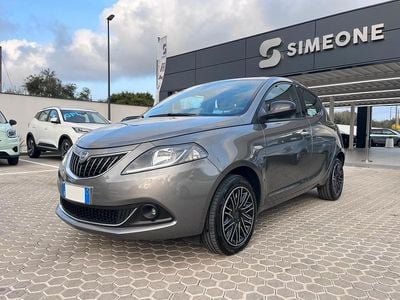 Usata Lancia Ypsilon Gold 69 CV (50 kW) 2022 Grigio Utilitaria