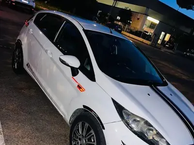 Usata Ford Fiesta 68 CV (50 kW) 2009 Bianco Utilitaria