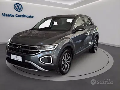 Usata VW T-Roc Life 110 CV (80 kW) 2023 Grigio indyum SUV
